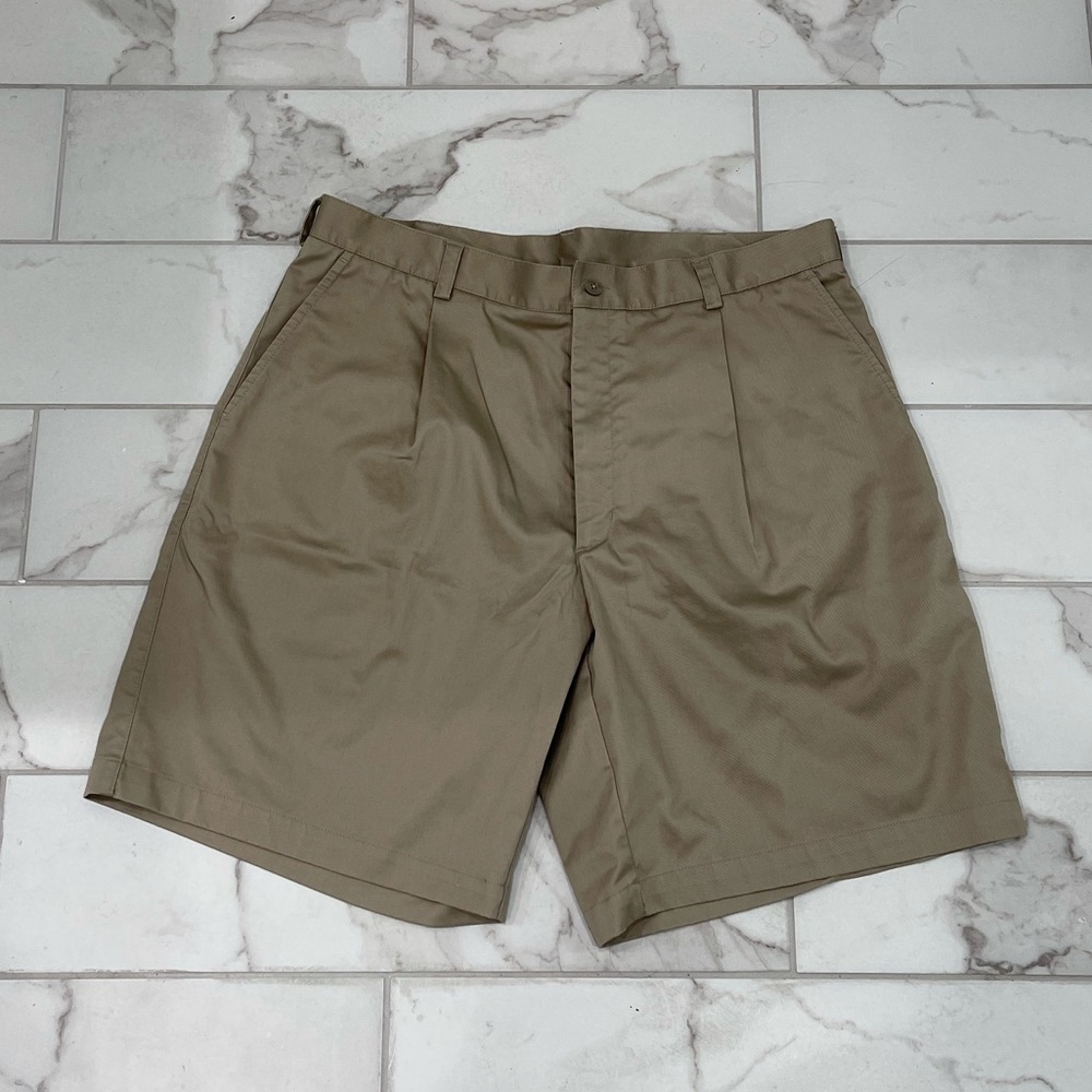 Nike fit dri golf shorts. Khaki. Size 38
